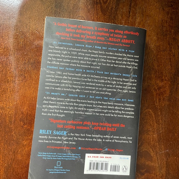 The only one left by Riley Sager - Picture 2 of 2